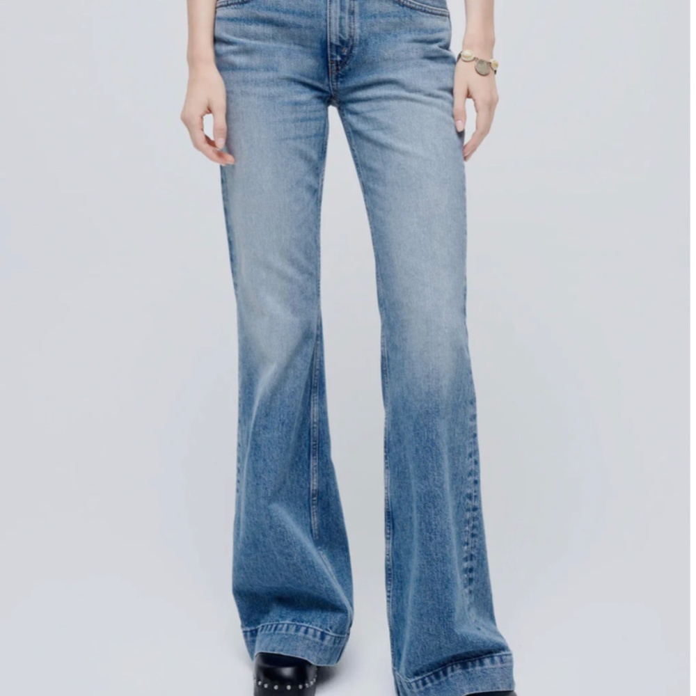 Re/Done 70s low rise, bell bottom jeans lake blue color size 27 new with tags